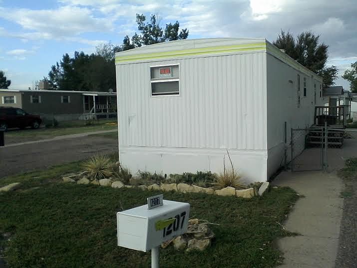 2nd image of 1207 Holt Ln