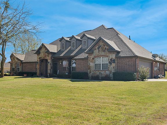 2nd image of 82 Forest Hills Cir