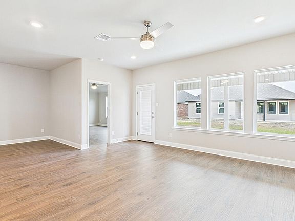 4th image of 113 Eden Ridge St