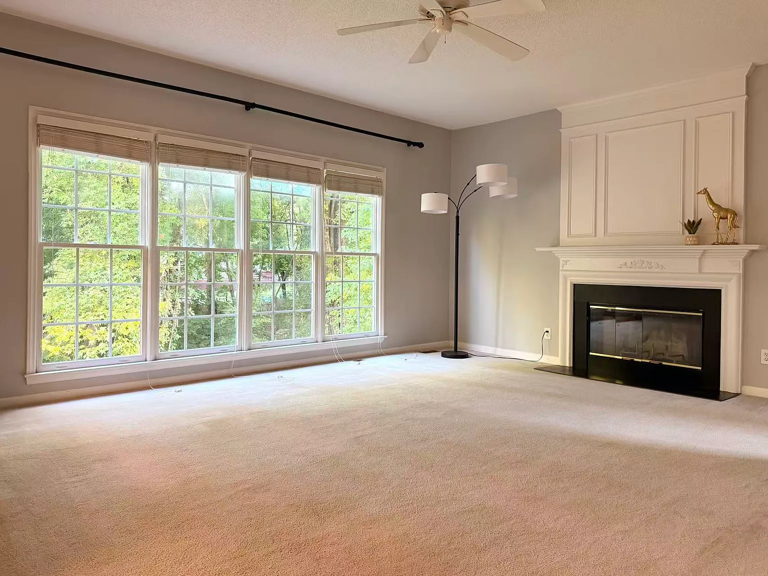 5 bed, 2.5 bath, 2788 sqft, $3,000 — Photo 2