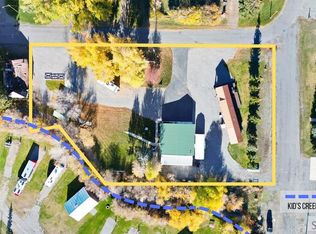 107 & 109 Willow St, Mackay, ID 83251