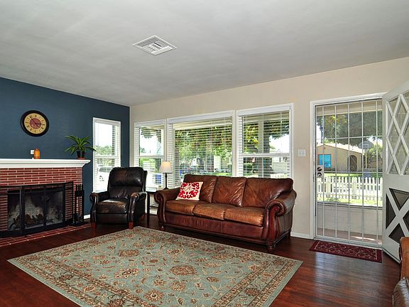 5th image of 3287 Genevieve St