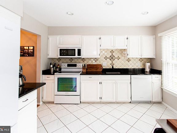 3rd image of 7419 Chummley Ct