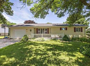 740 E Main St, Denver, IA 50622