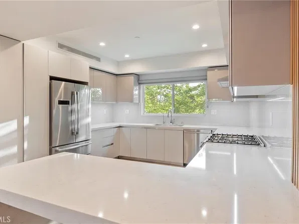 14157 Tiara St #101, Sherman Oaks, CA 91401