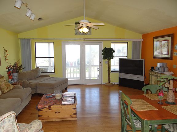 2nd image of 2953 S Fletcher Ave #A