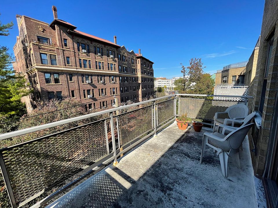 1st image of 5 Schenck Ave APT 3