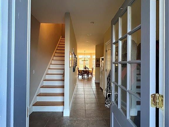 4th image of 7 Glenvue Dr N