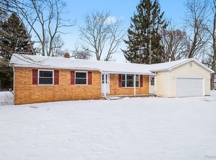 5396 Oaktree Dr, Flint, MI 48532