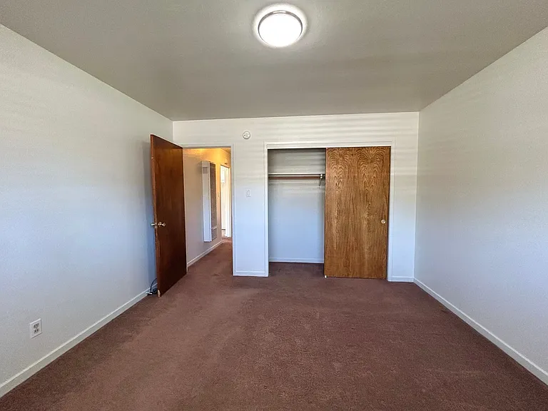 960 Suiter St — Photo 8