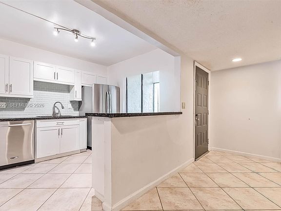 4th image of 325 Lakeview Dr APT 102