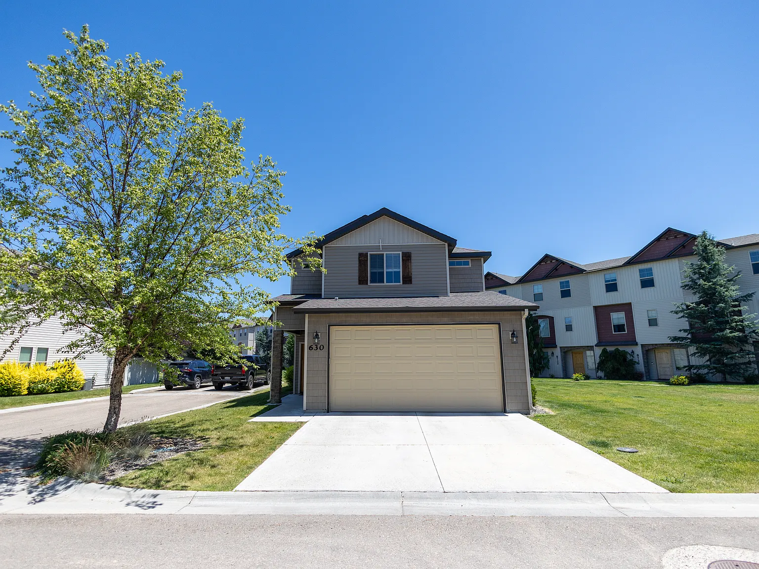 3 bed, 2.5 bath, 1496 sqft, $2,300 — Photo 2