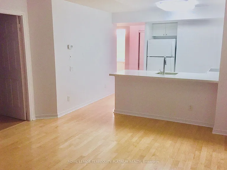 28 Harrison Garden Blvd #1812 — Photo 8