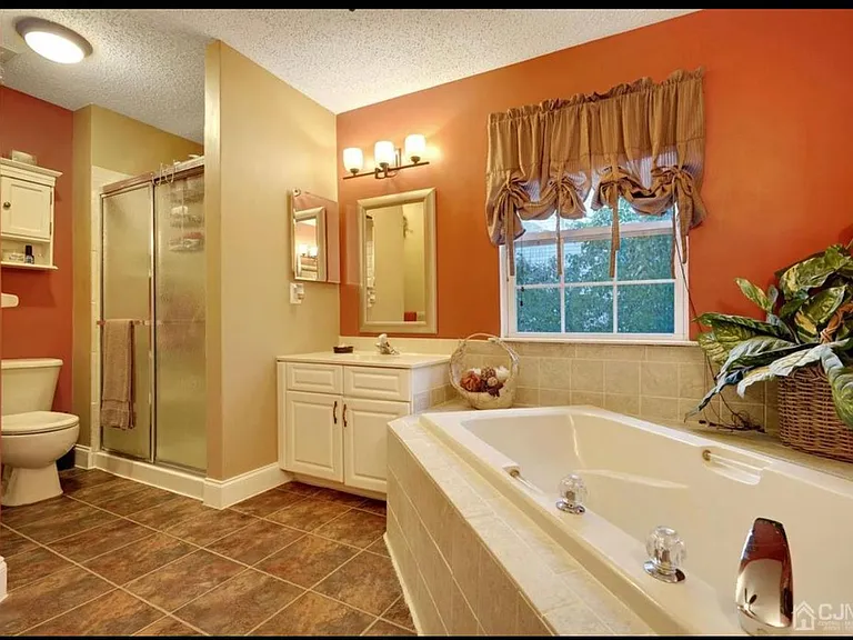 46 Prestwick Way — Photo 19