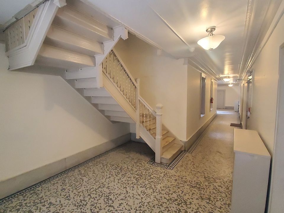 Building Photo 2