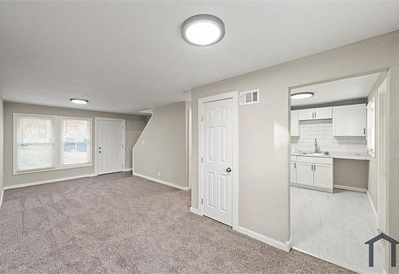 3rd image of 5205 E 41st St