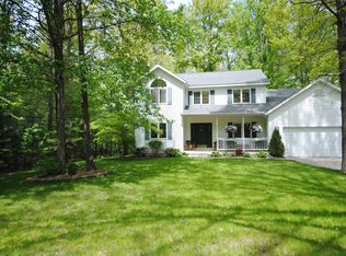 147 E Hickory Ridge Dr, Midland, MI 48642