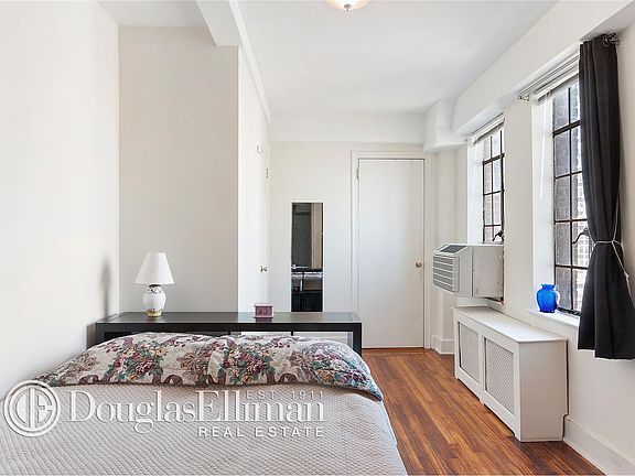 3rd image of 312 E 42nd St #3009