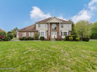 1 Alexander Dr, Monroe Township, NJ 08831