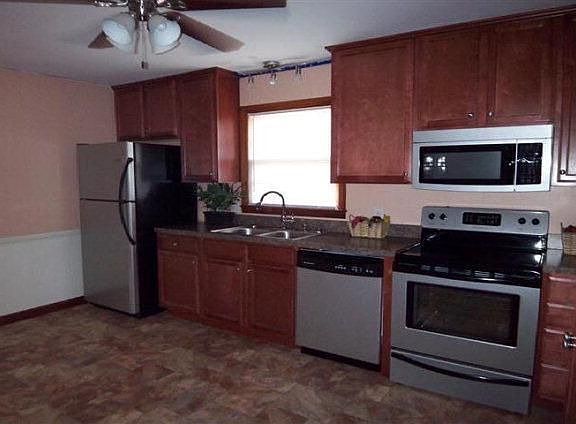 5th image of 171 Spruce Ct