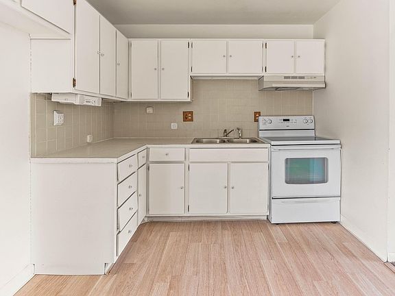 2nd image of 3507 Montrose St