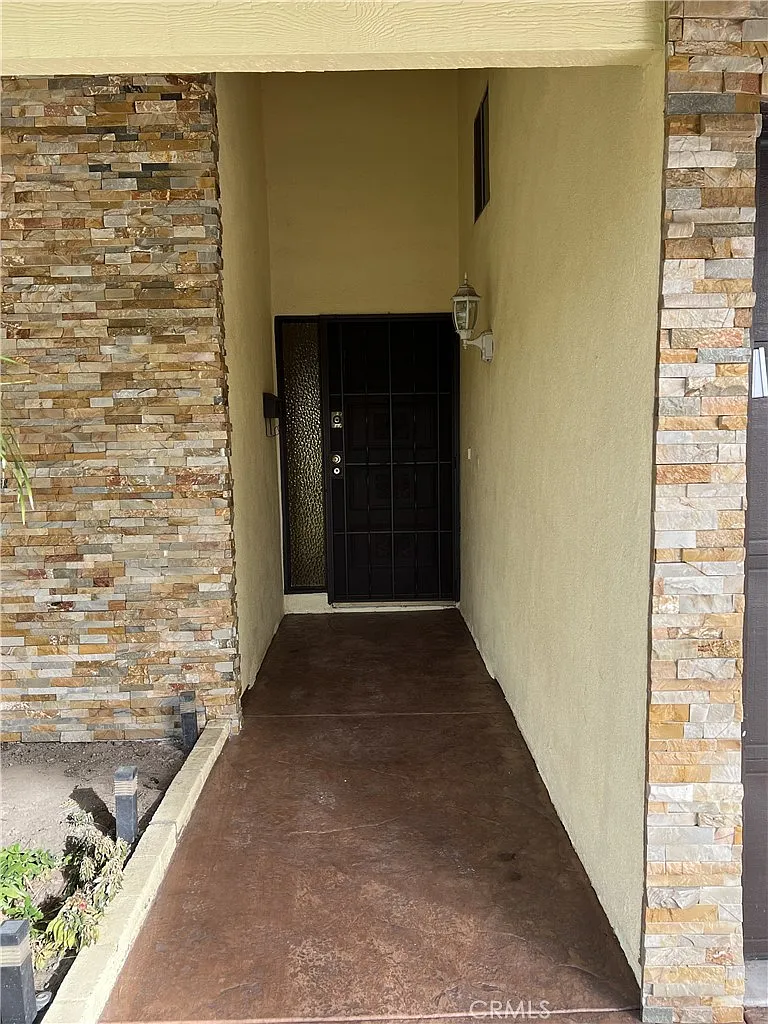 4 bed, 1692 sqft, $4,800 — Photo 2