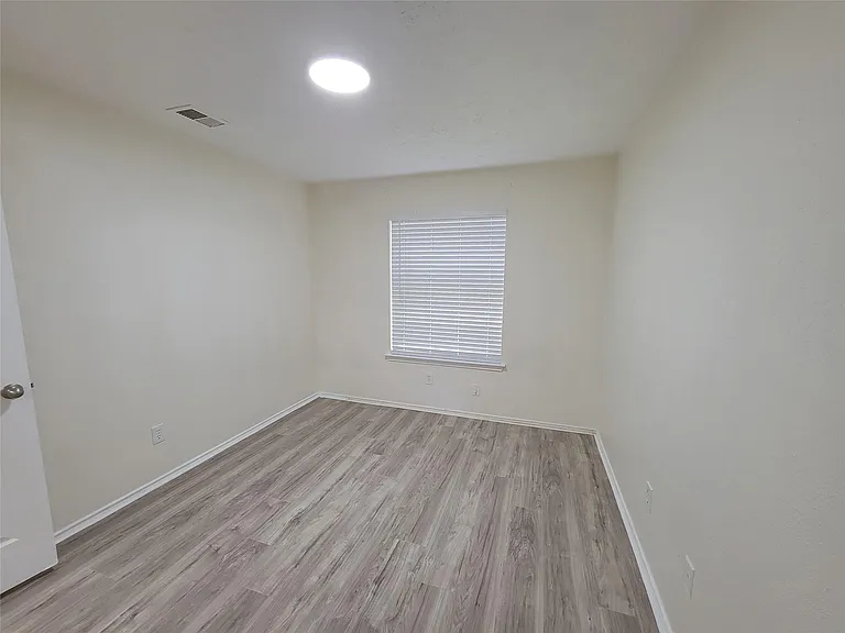 2034 Village Park Dr — Photo 23