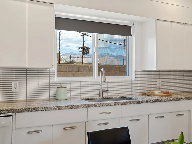 2233 N Forgeus Ave #2233 — Photo 2