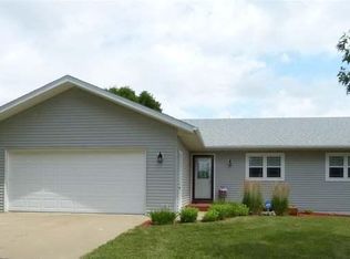 106 Delft Dr, Pella, IA 50219