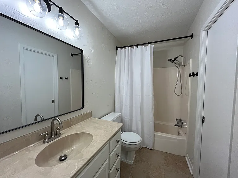 438 Georgetown St — Photo 28