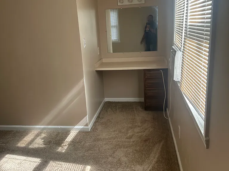 2322 Orleans Ave — Photo 3