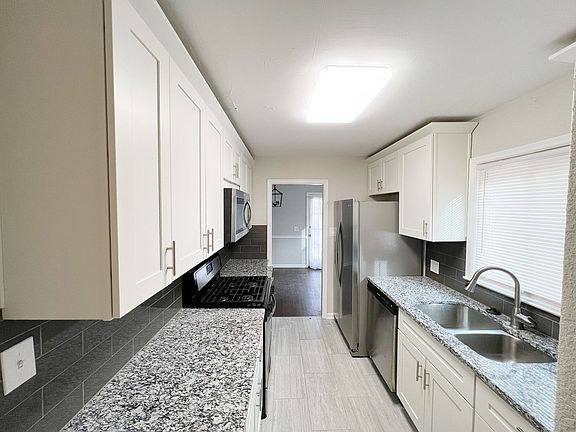 2nd image of 5533 Linden St