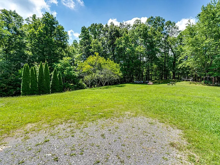 842 Emery Rd — Photo 24
