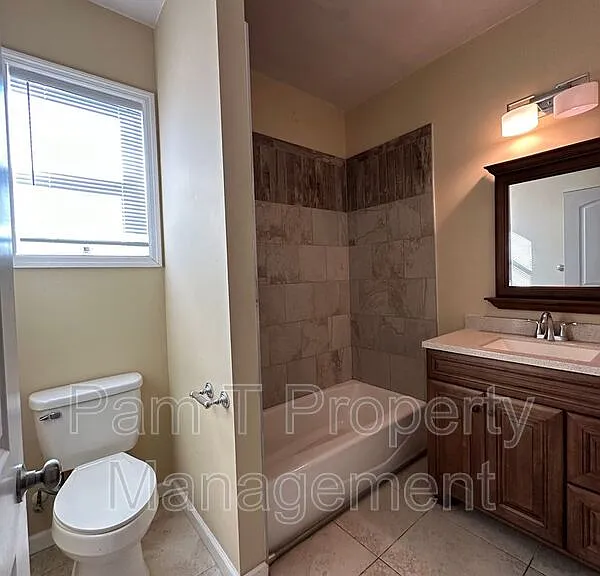 1202 E 37th St #A — Photo 15