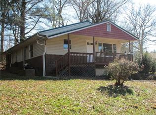 206 Red Bow Ln, Hendersonville, NC 28791