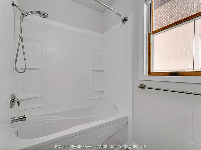 524 College St — Photo 17