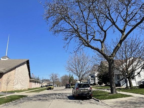 Exterior Neighborhood (street photo)