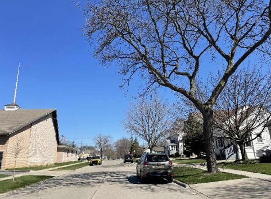 Exterior Neighborhood (street photo)