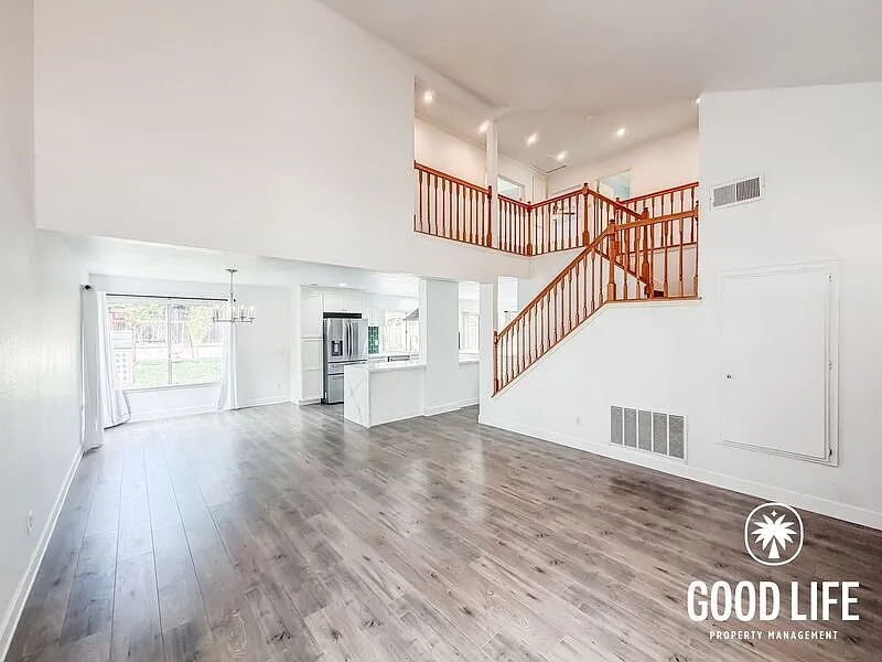 4 bed, 2.5 bath, 2125 sqft, $5,400 — Photo 2
