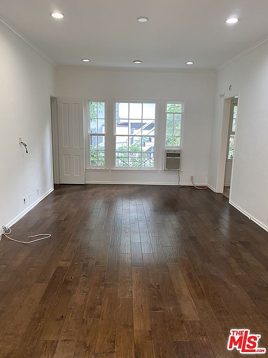 1st image of 965 N Doheny Dr #1/8