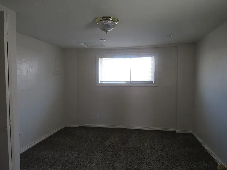 741 1/2 N Lincoln St — Photo 11