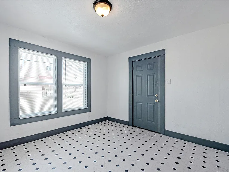 2217 Stevens St — Photo 6