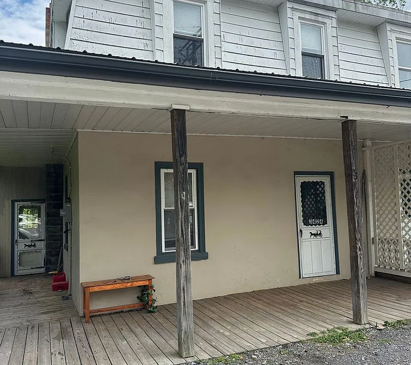 3424 New Holland Rd