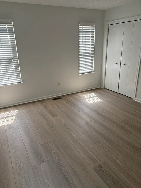 2 bed, 1000 sqft, $2,300 — Photo 4