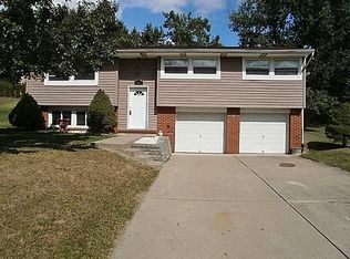 107 Treeview Dr, Coraopolis, PA 15108