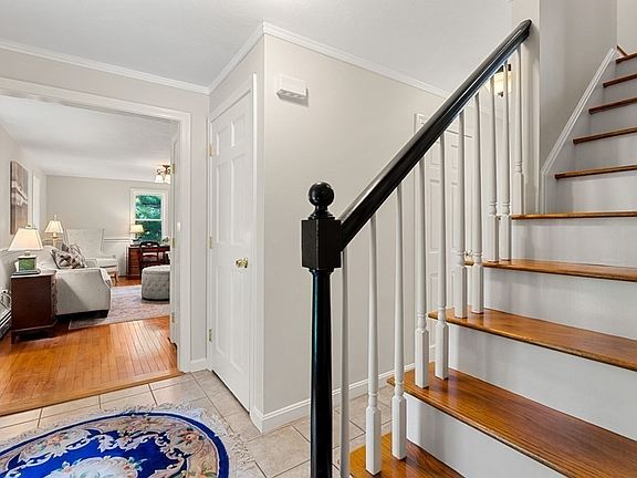 3rd image of 82 Curtis St