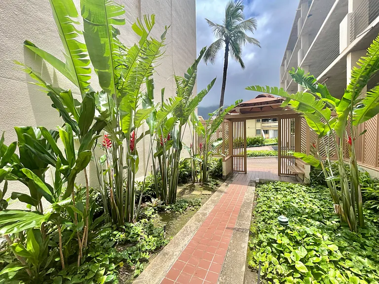 555 Hahaione St #1E-1 — Photo 42