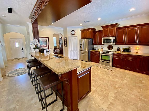 5th image of 1065 Cady Cir