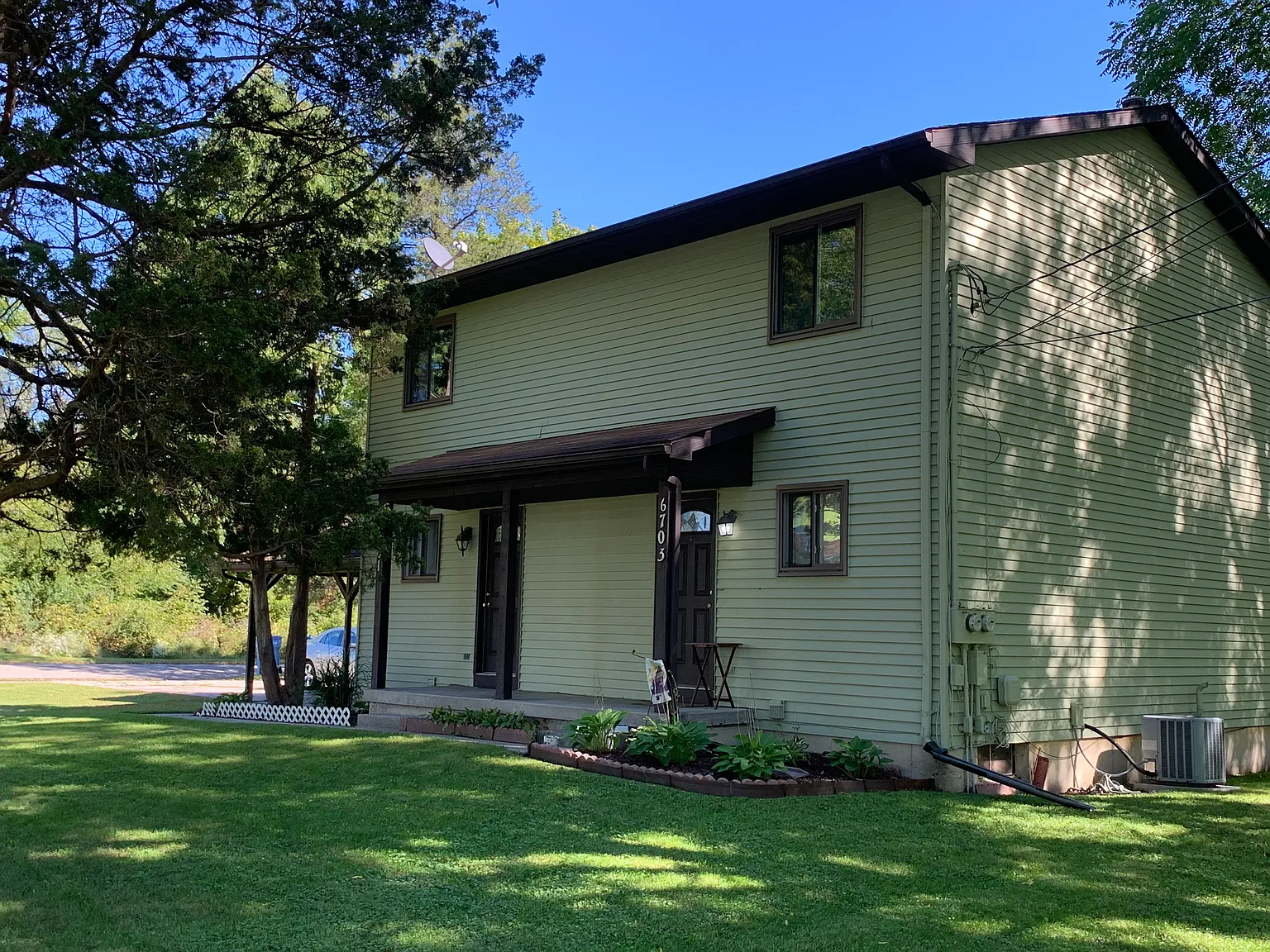 2 bed, 1.5 bath, 1050 sqft, $1,200 — Photo 3