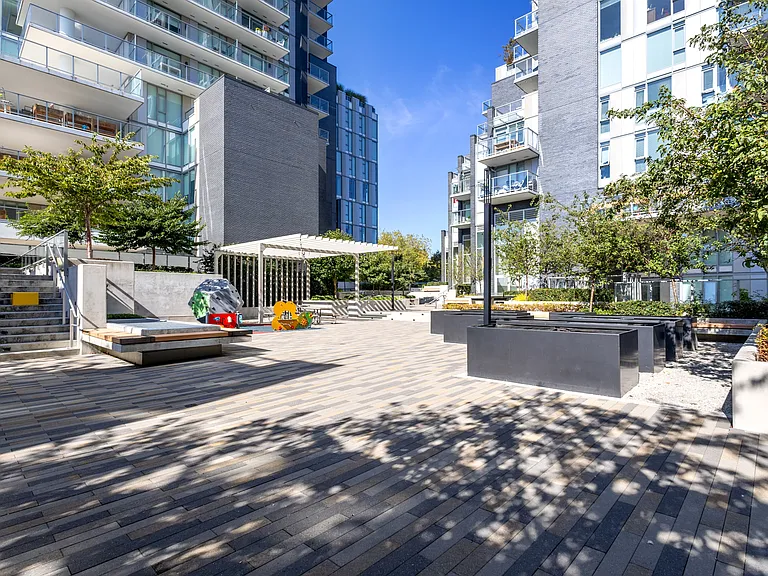 7433 Cambie St #2105 — Photo 23